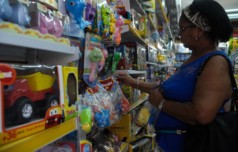 Brinquedos mostram variação de preço de até 251% em lojas virtuais