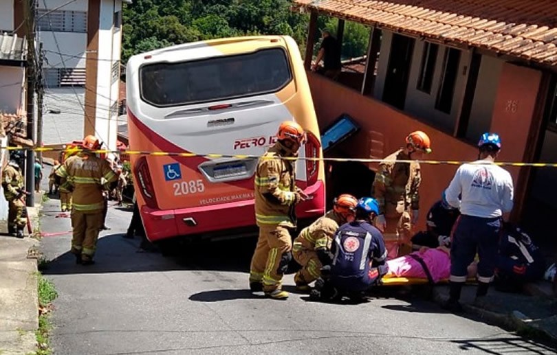 Acidente de ônibus no Morin deixa passageiros feridos