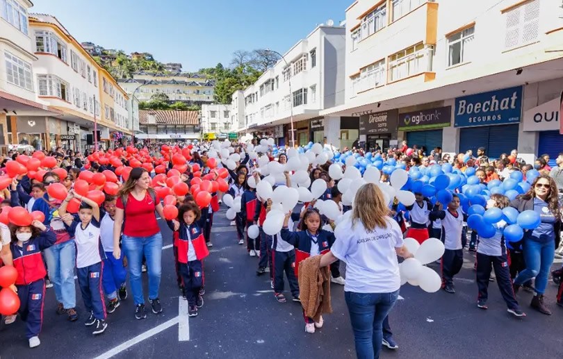 Teresópolis 131 anos: Desfile Cívico marca comemoração do aniversário da cidade