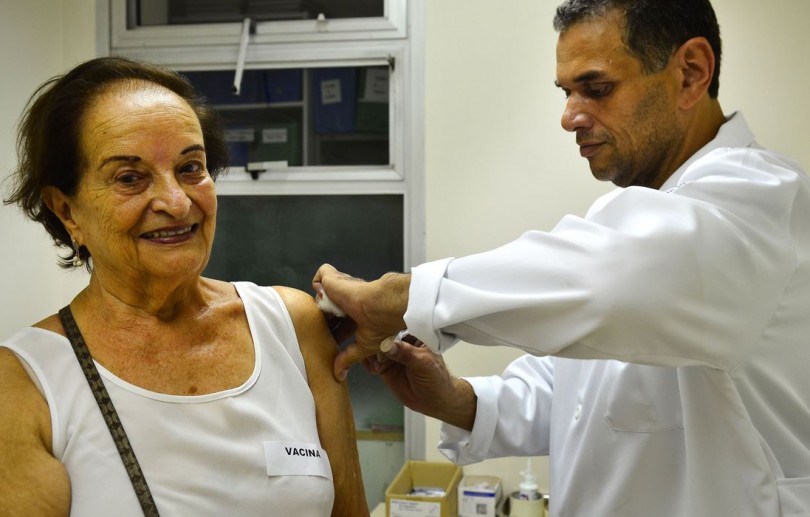 Covid-19: Rio aplica segundo reforço para idosos com 60 anos ou mais