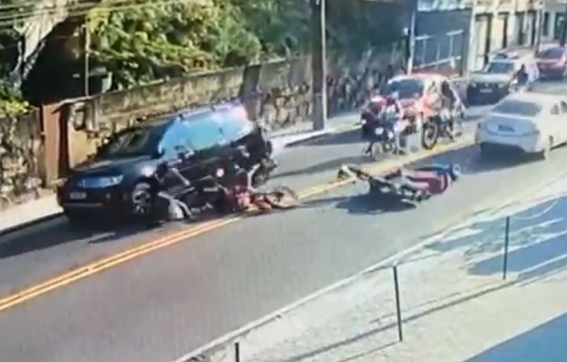 Vídeo flagra momento de colisão entre três motos no Retiro