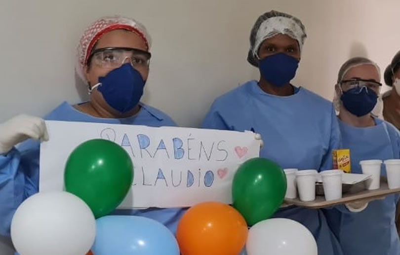 Equipe de Nutrição do Hospital Unimed Petrópolis faz festa surpresa para paciente internado com Covid-19