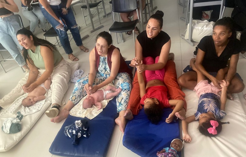UNIFASE oferece curso gratuito para gestantes e pais aprenderem a técnica milenar da Shantala: massagem que fortalece o vínculo com os bebês