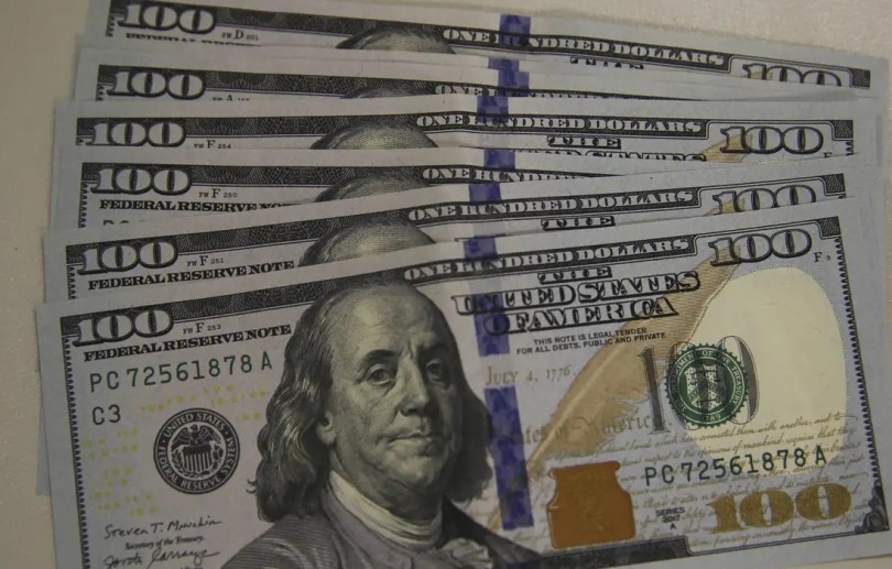 Dólar cai para R$ 4,97 após decisão de Banco Central americano