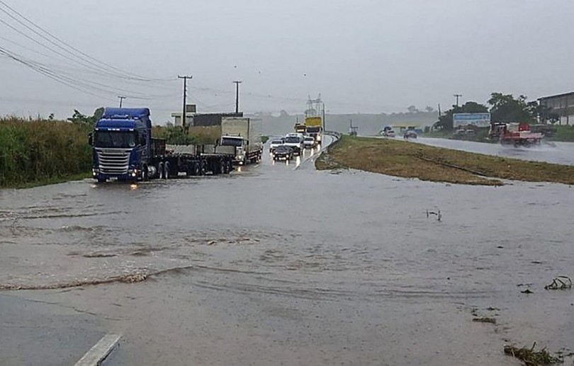 Pernambuco decreta emergência em 12 municípios por causa das chuvas