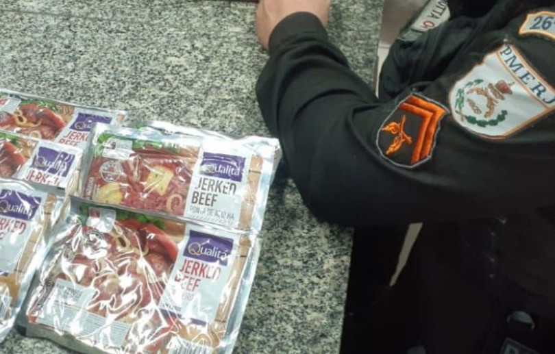 Mulheres são detidas após furtarem 6 peças de carne em mercado no Centro de Petrópolis