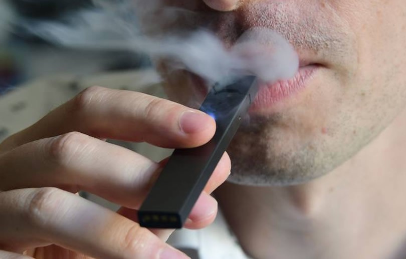 Moda entre os jovens, cigarro eletrônico também é nocivo à saúde e estudos indicam que pode causar câncer