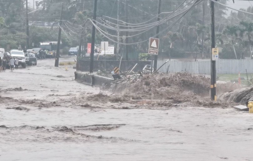 Havaí declara emergência e determina retiradas devido a inundações