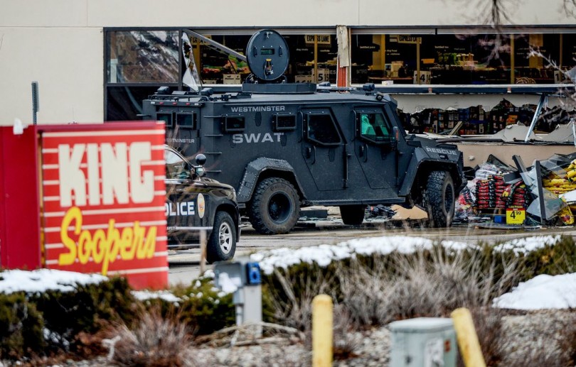 Ataque a tiros deixa dez mortos no Colorado; suspeito é detido