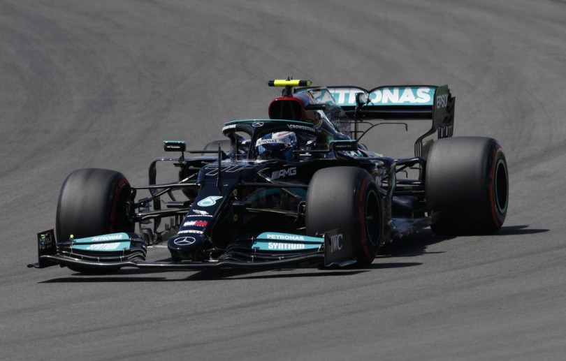 Bottas impede Lewis Hamilton de alcançar 100ª pole da carreira