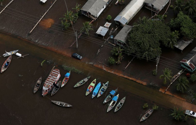 Rio Negro sobe mais um centímetro e supera marca histórica