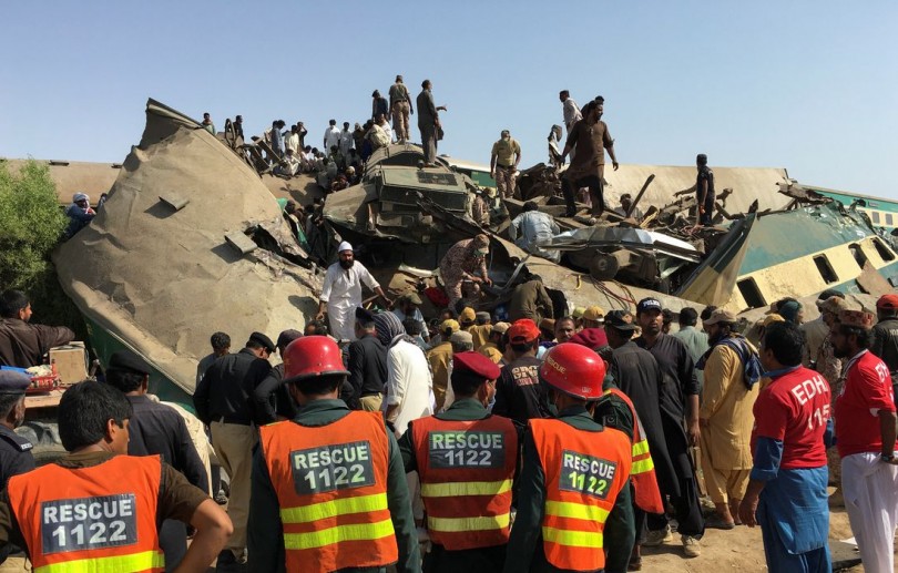 Acidente de trem deixa pelo menos 36 mortos no Paquistão