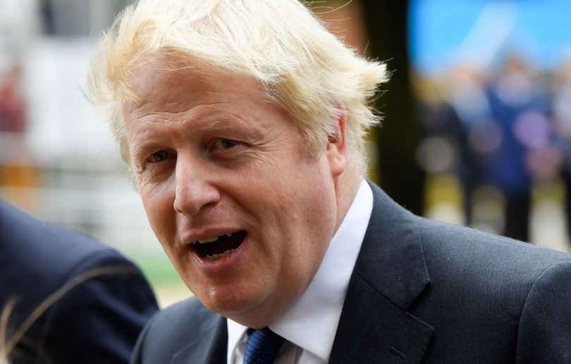 Primeiro-ministro rejeita "imigração descontrolada" no Reino Unido