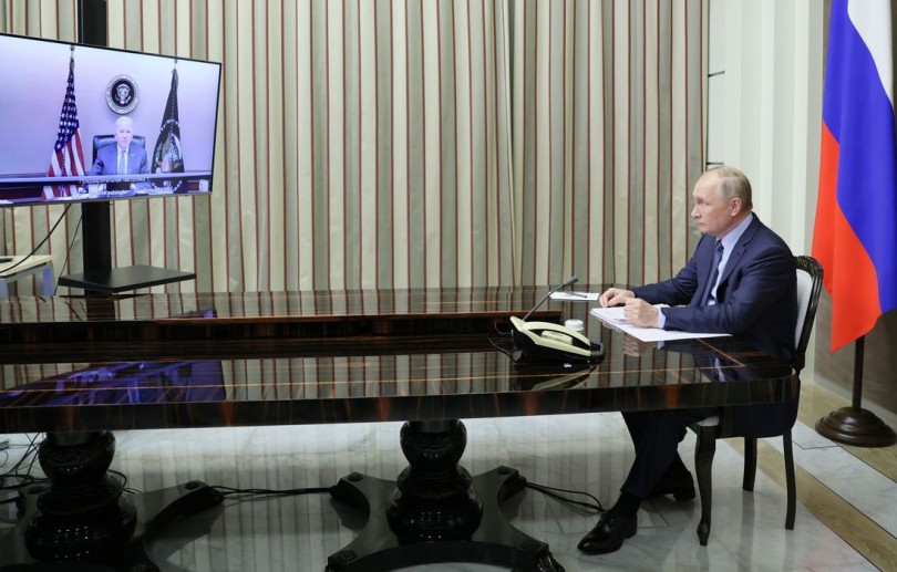 Biden e Putin conversam por duas horas sobre Ucrânia