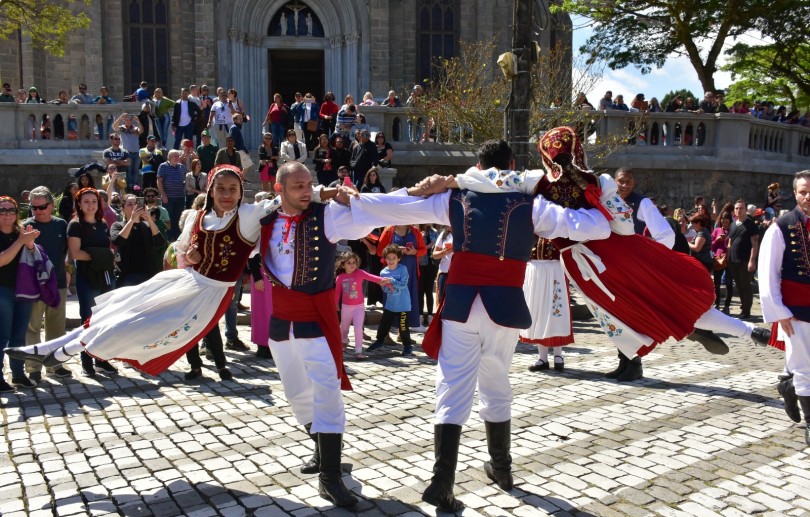 Tradicionais desfiles da Bauernfest acontecem nos três finais de semana da festa