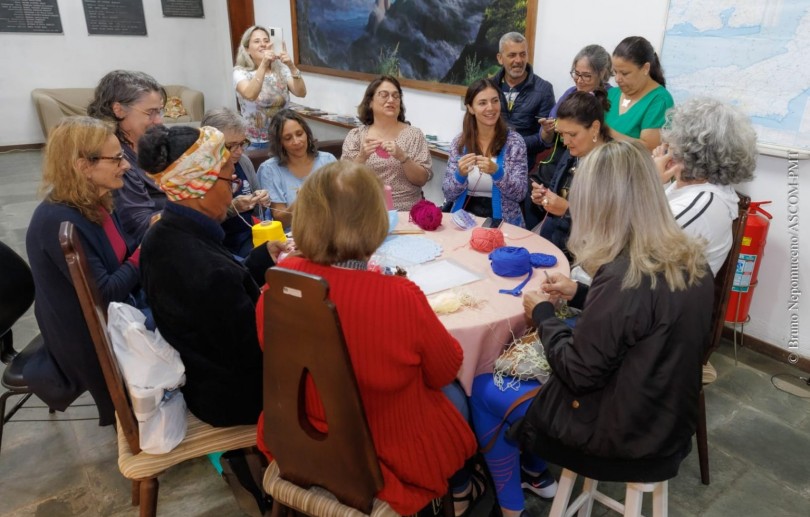 Artes Manuais: Crocheteiras montam projeto para decorar o Centro de Atendimento ao Turista para o Natal