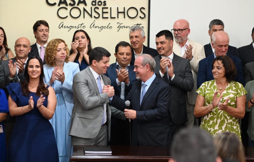 Hingo Hammes toma posse como prefeito de Petrópolis
