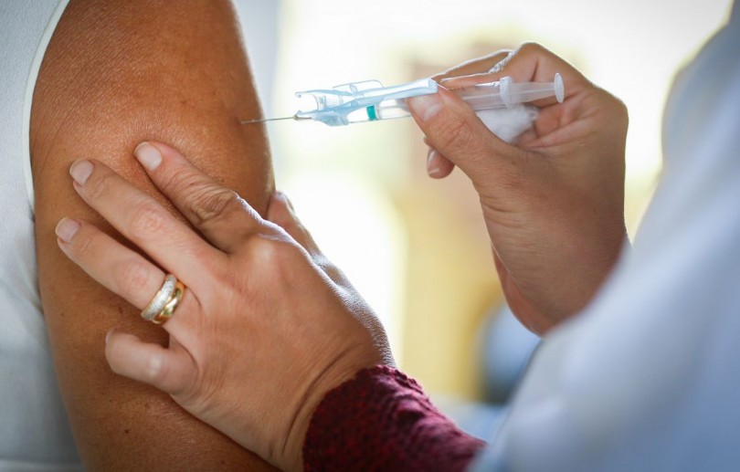 Capital paulista inicia vacinação contra covid para pessoas de 32 anos