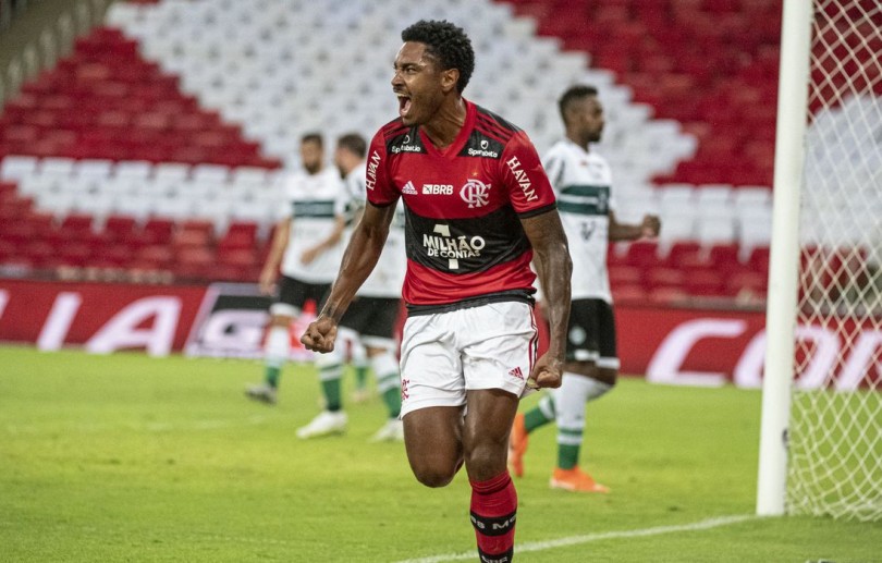 Flamengo vence Coritiba e está nas oitavas da Copa do Brasil