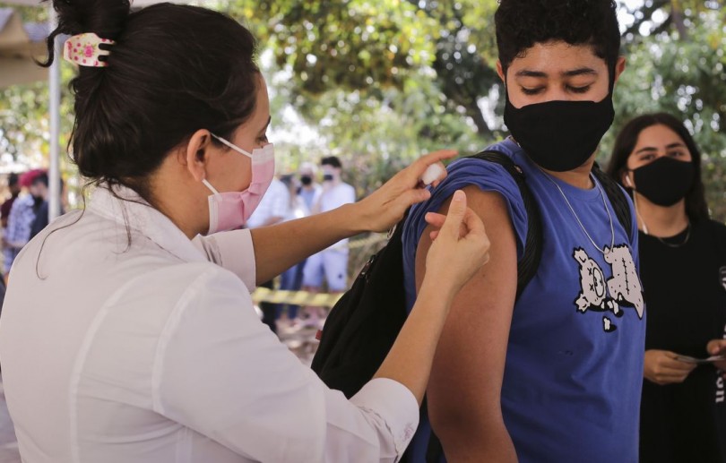 São Paulo vai manter vacinação de adolescente de 12 a 17 anos