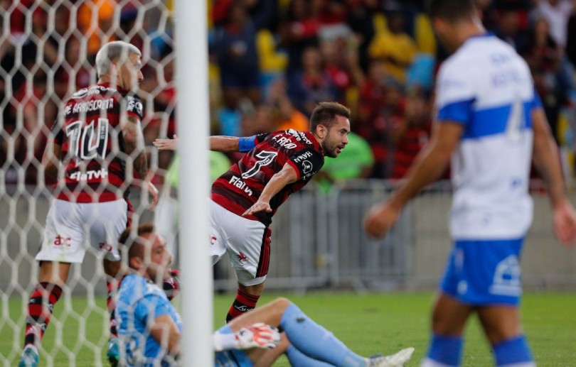 Flamengo derrota Universidad Católica e se classifica na Libertadores