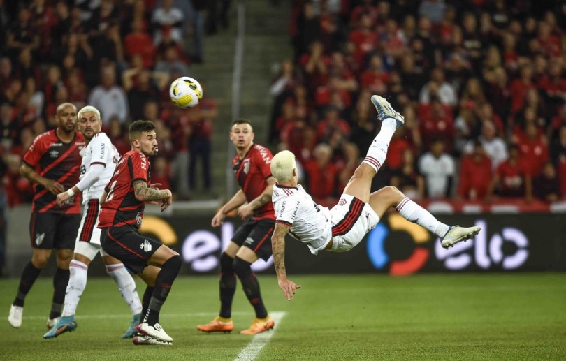 Copa do Brasil: Flamengo bate Athletico-PR com golaço de Pedro