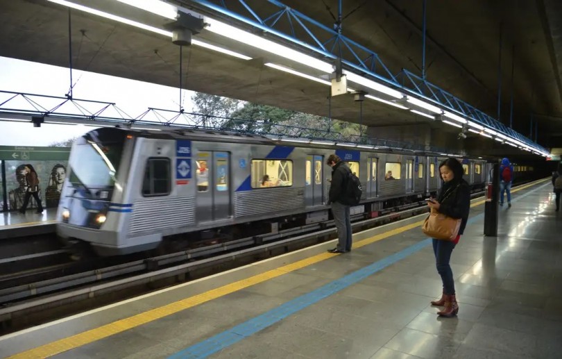 Contra privatizações, greve afeta funcionamento de trens e metrôs em São Paulo