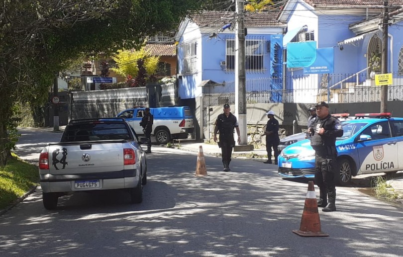 Blitz fiscaliza veículos e condutores em Petrópolis 