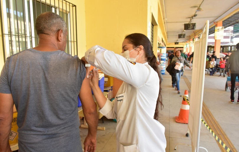 Prefeitura monta postos itinerantes de vacinação contra a influenza em mais três terminais