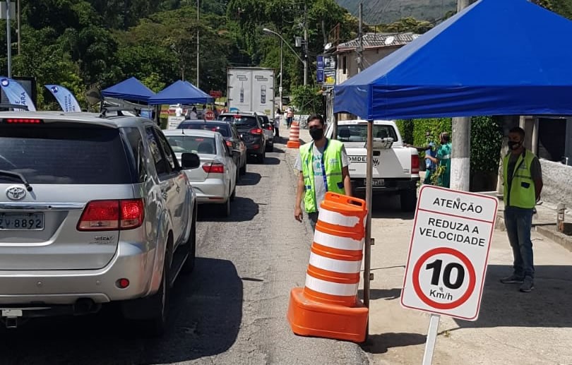 Mais de 560 veículos de outros municípios já foram proibidos de entrar em Petrópolis