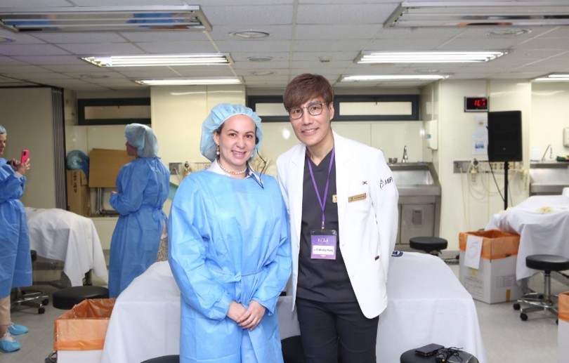 Biomédica petropolitana retorna da Coreia do Sul após concluir sua segunda certificação internacional