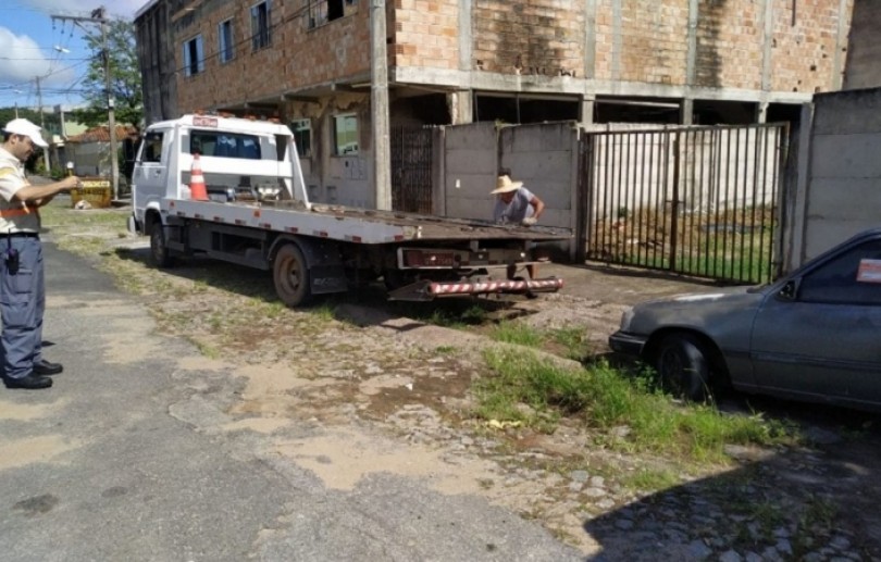 Novo edital informa sobre retirada de veículos abandonados