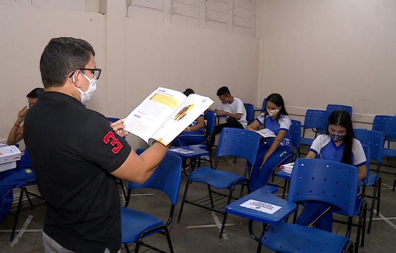 Rede pública em Manaus começa aulas 100% presenciais