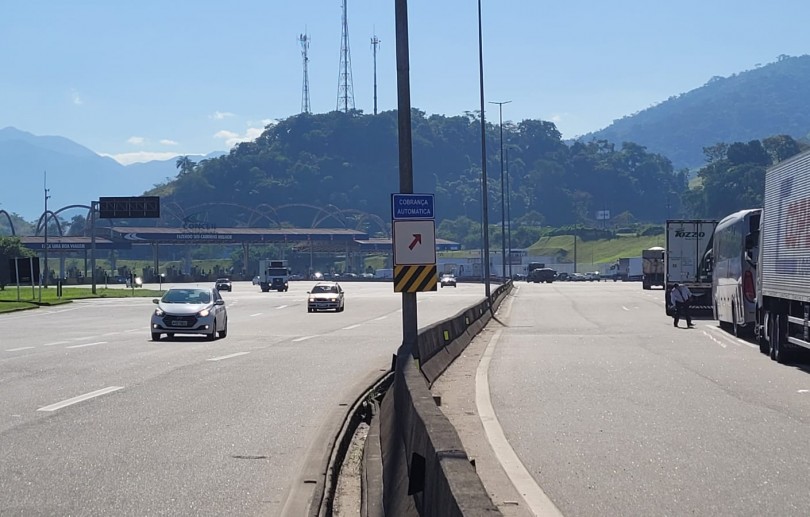 Serra de Petrópolis apresenta fluxo normal nas pistas de subida e descida na manhã desta quarta-feira (27)