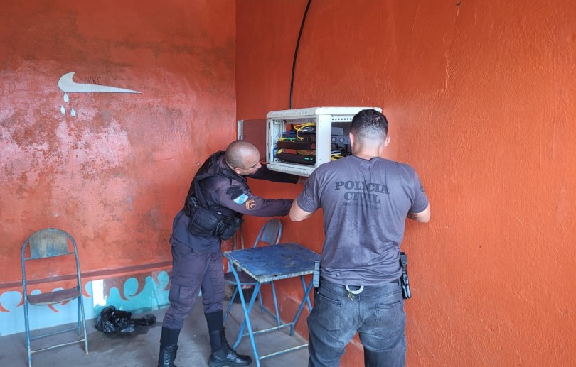 Polícia desativa central clandestina de internet no Atílio Marotti