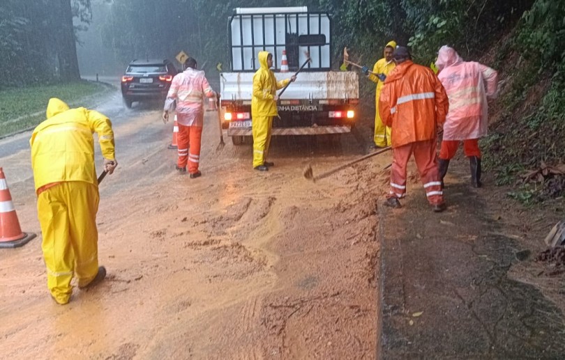 Chuvas intensas causam interdição preventiva na subida da Serra de Petrópolis