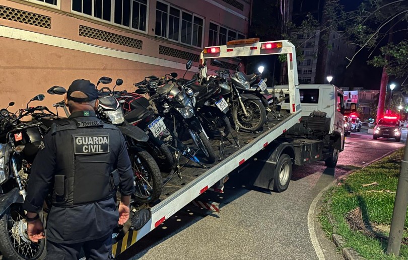 Fiscalização integrada, apreende 12 motos e multa três carros durante operação na madrugada
