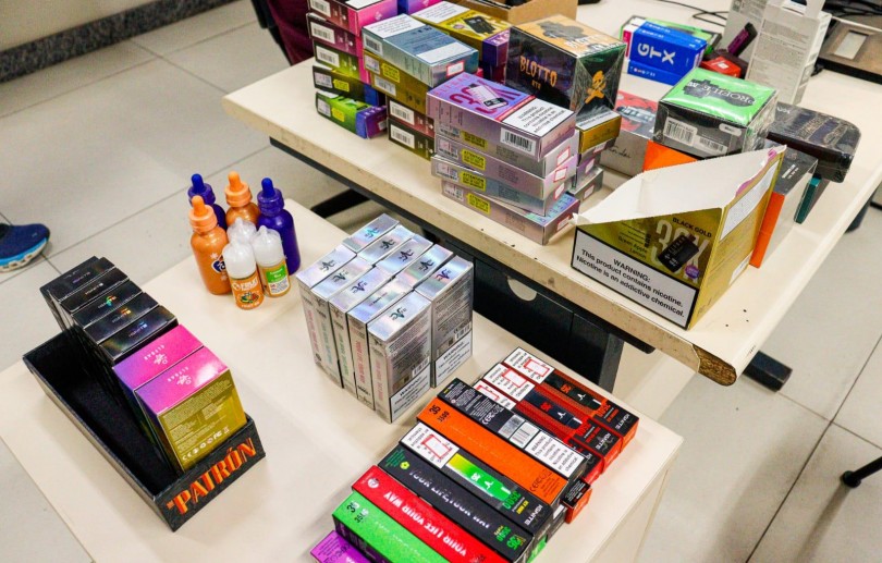"Operação Vape" combate comércio ilegal de cigarros eletrônicos em Petrópolis