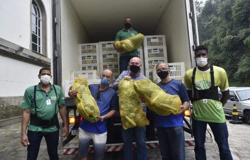 Mesa Brasil Sesc RJ distribui 2 toneladas de alimentos em Petrópolis nesta terça-feira (27)