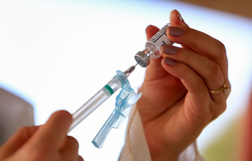 DF começa a vacinar pessoas a partir dos 20 anos na quinta-feira