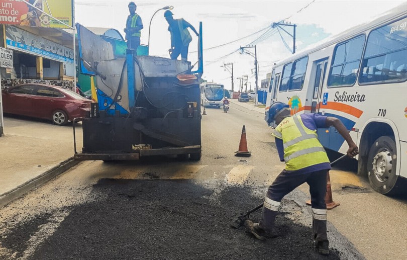 Prefeitura de Cabo Frio recupera o asfalto na Estrada Velha de Búzios