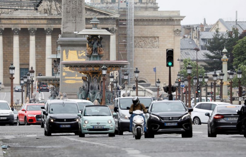 Paris limita velocidade de carros a 30 km/h