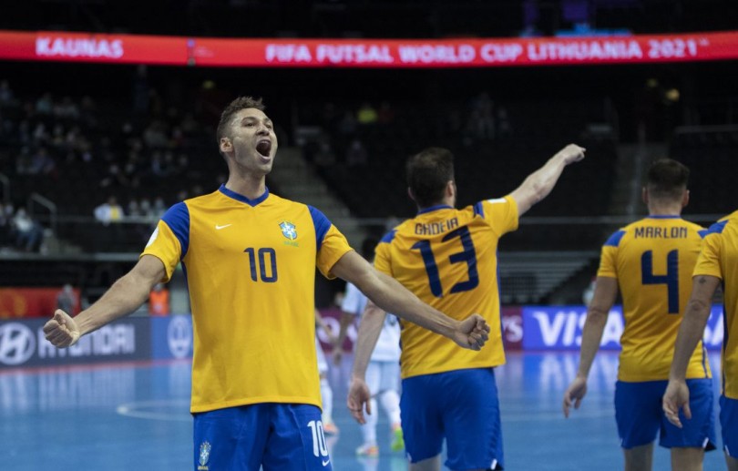 Futsal: Brasil leva susto, mas bate Japão e vai às quartas do Mundial