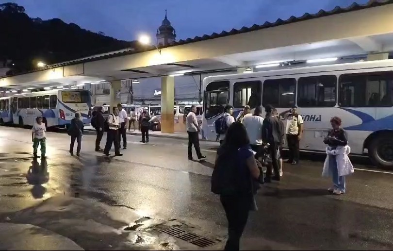 Justiça suspende decisão da 4ª Vara Cível e permite que os ônibus da Viação Cascatinha voltem a circular para manter empregos