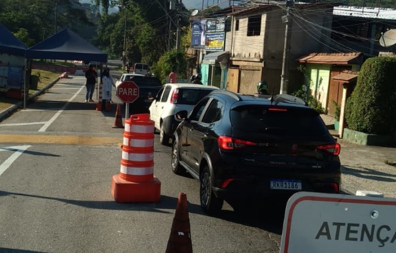 Barreiras sanitárias: 220 veículos já foram impedidos de entrar em Petrópolis