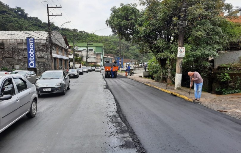 Município inicia asfaltamento em Nogueira, Bingen e Itaipava