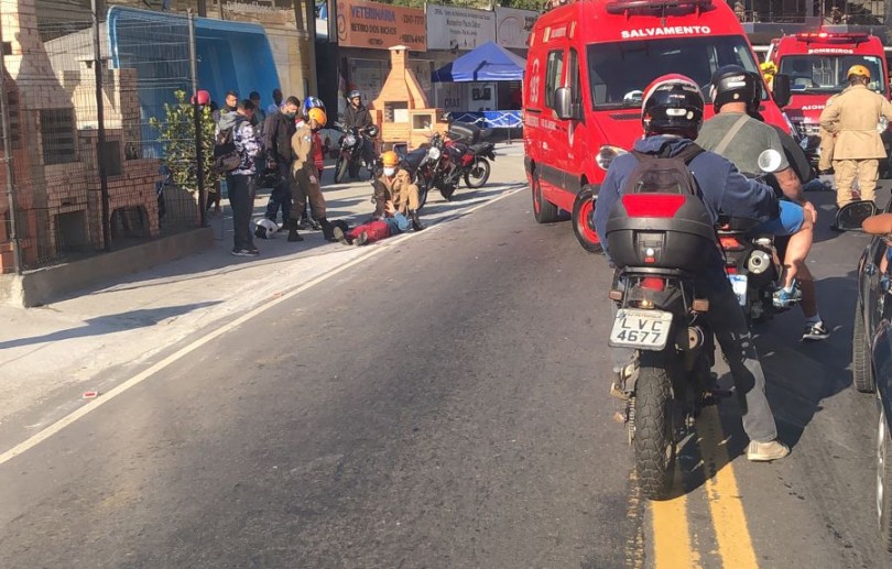 Motociclistas ficam feridos em acidente no Retiro