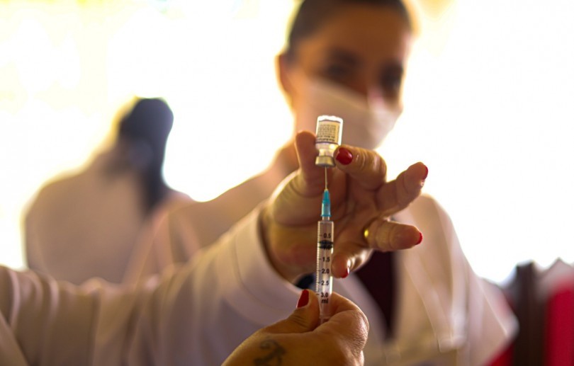 Mais de 235 mil pessoas já tomaram a primeira dose da vacina contra a covid-19