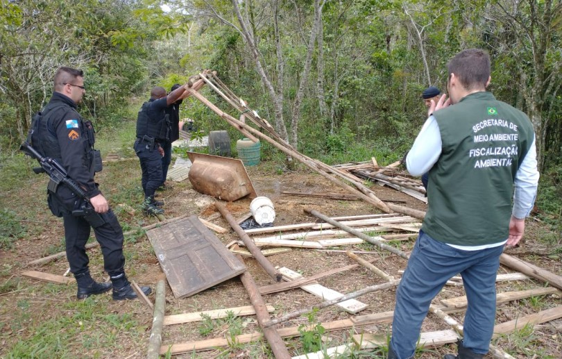 Meio Ambiente, Guarda Civil e PM fazem operação para coibir desmatamento no Quarteirão Brasileiro