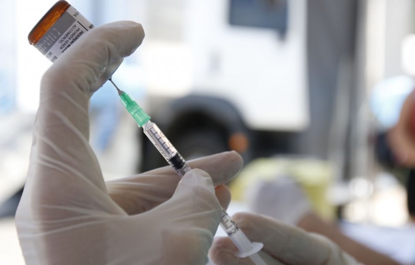 Rio distribui mais de 230 mil vacinas covid-19 aos 92 municípios